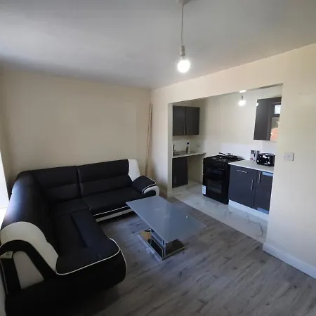Stylish Property Near Town Centre Tyldesley Exterior photo