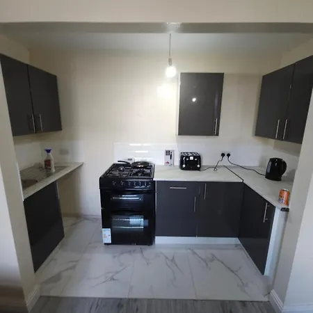 Stylish Property Near Town Centre Tyldesley Exterior photo
