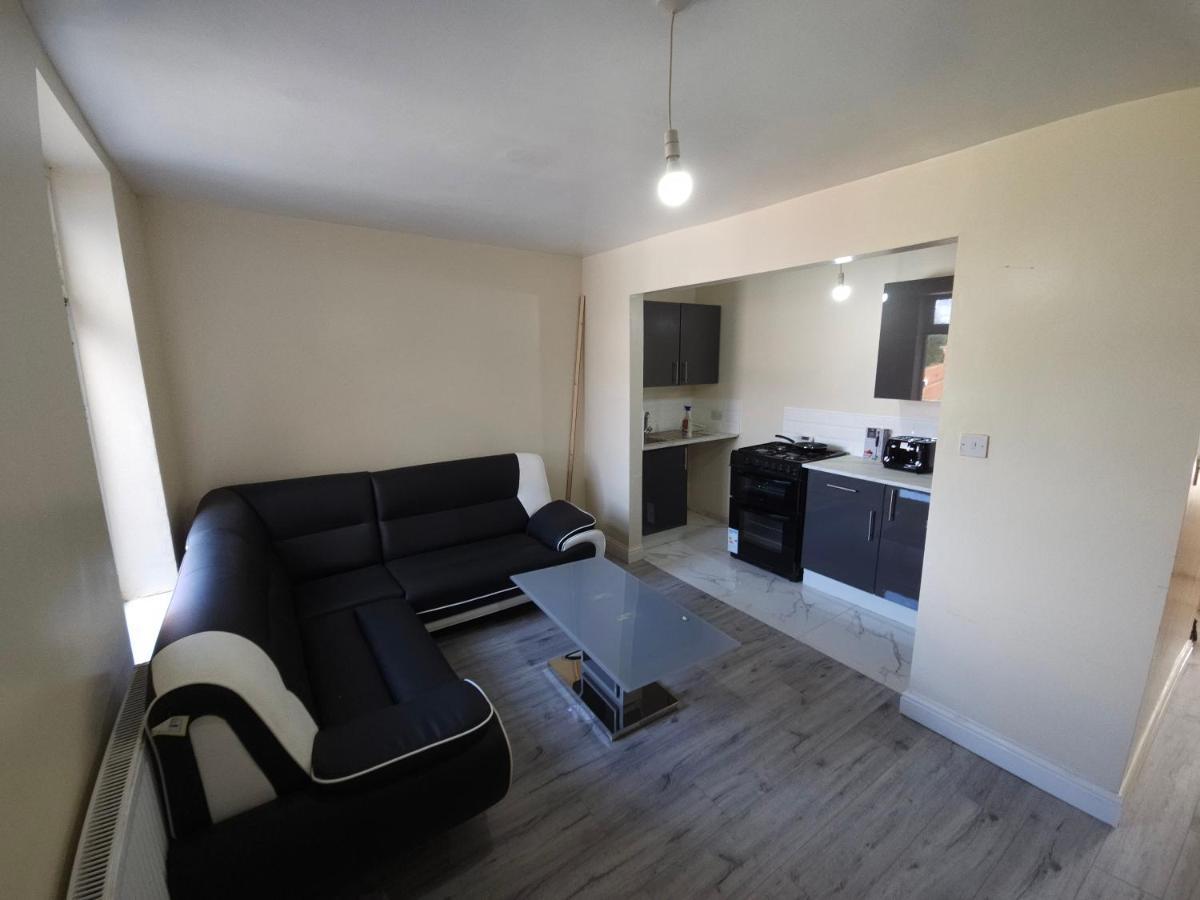 Stylish Near Town Centre Apartment Tyldesley