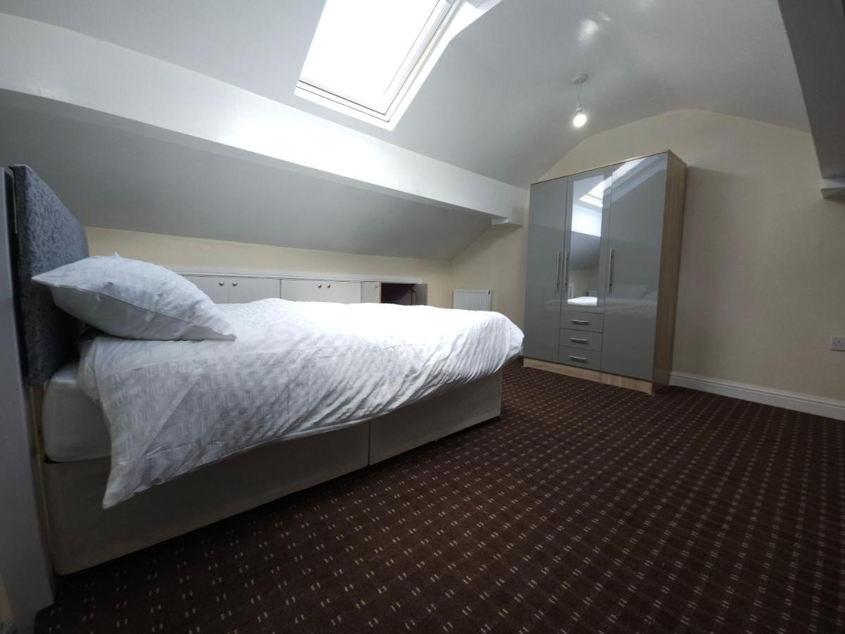 Stylish Near Town Centre Apartment *
