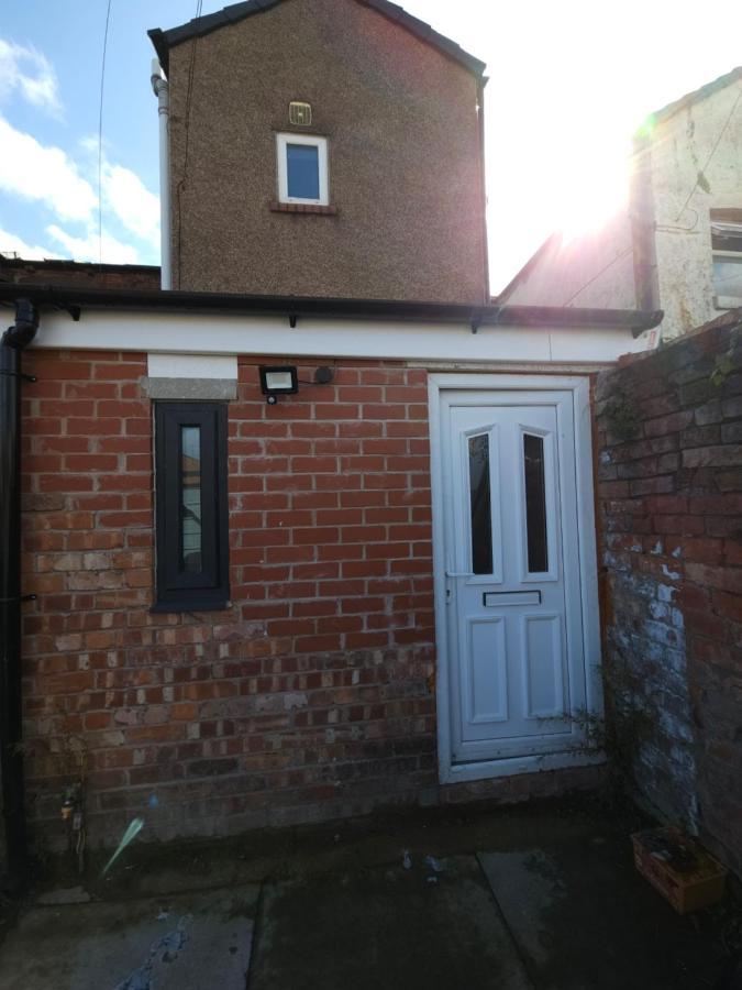 Stylish Near Town Centre Apartment Tyldesley