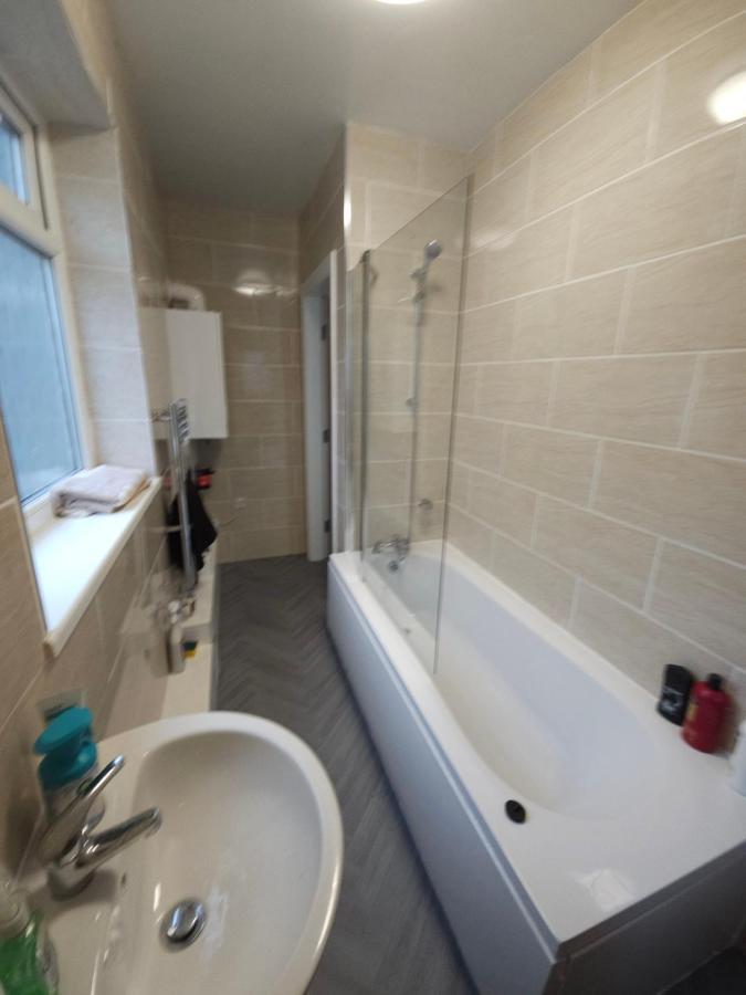 Stylish Near Town Centre Apartment Tyldesley